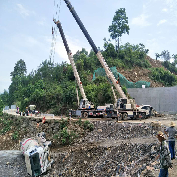 任城汽车掉沟里叫吊车救援要多少钱