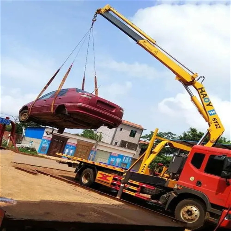 任城吊车吊汽车的正确方法